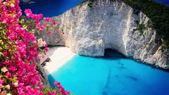 Niesamowita atmosfera, ale bez tłumów turystów: 8 greckich wysp, dla których warto wybrać się w dłuższą podróż